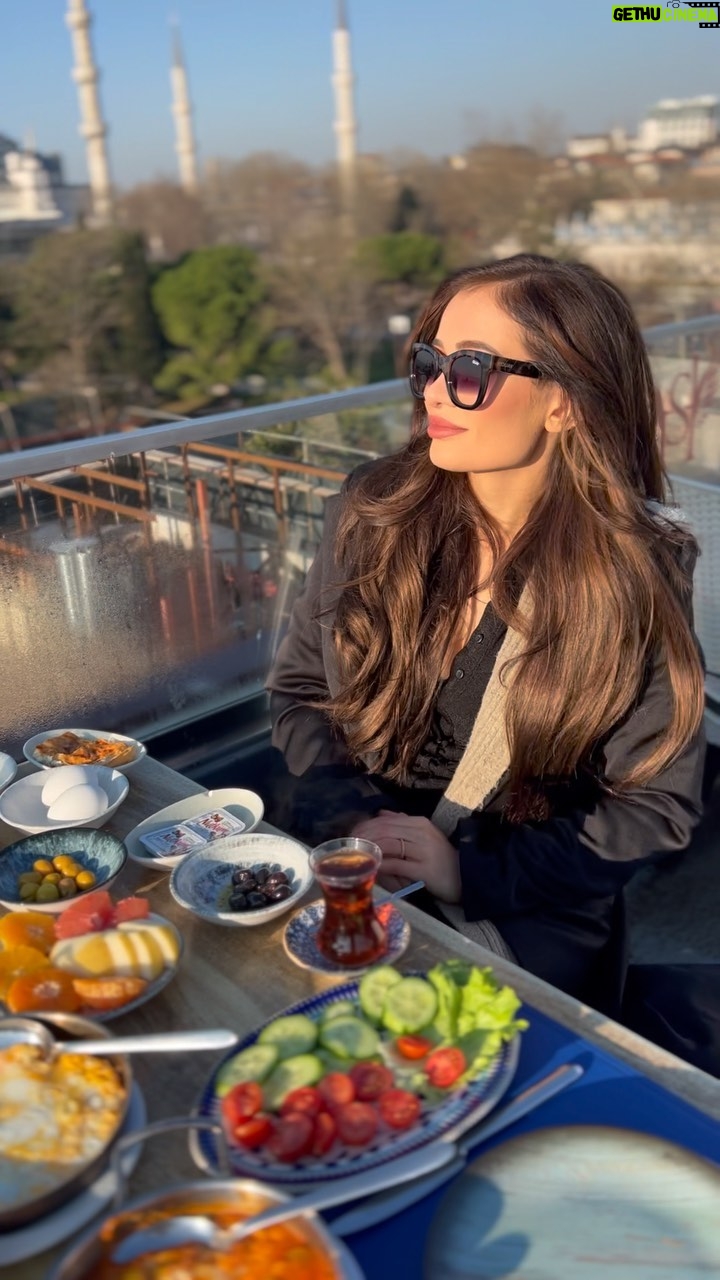 Elizabeth Chihaia Instagram - Greetings from Istanbul 🇹🇷