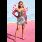 Elizabeth Chihaia Instagram – One more for the dress 💗 #BarbiePremiere

💋Glam- @beautybyjett