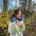 Elizabeth Gillies Instagram – THIS COAT.