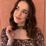 Elizabeth Henstridge Instagram - I GOT TO WEAR A DRESS BY POSH SPICE. Iconic day for me. so naturally HAD to do a reel to @rupaulsdragrace & @rupaulofficial @victoriabeckham your pieces are beautiful. Piiiinch me. #styledbyelkin @elkin @kakeykake @britelkin w @lauren_glazer1 @amelia_lls Makeup by @lucylovebird 😍 Hair by @davidebarbieri_ 🤩 • Dress by @victoriabeckham (what is this life?!?!) • Bow shoes so cute I could cry by @deeocleppo • Jewels by @jessica_mccormack Ps. #suspicion is out this Friday 4th on @appletvplus THAT’S SO. SOON. Buckle up. ❤️‍🔥.