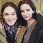 Elizabeth Henstridge Instagram - ✨ magic time with magic people ✨ Lois Lane. Lana Lang. Like what?! 🤩 @bitsietulloch & @echriqui 🤩 along with all the actors in the show are the most talented and lovely humans 🎊 Are you all caught up?? @cwsupermanandlois on the @thecw #207 #director