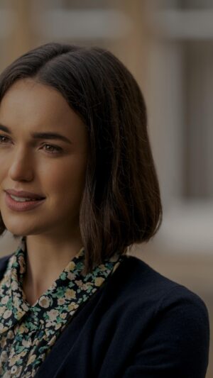 Elizabeth Henstridge Instagram - Yeah yeah yeaaahhhh 
👀 FRIDAY ❤️‍🔥 #suspicion ❤️‍🔥 @appletvplus ❤️‍🔥 EPISODE 3 UP NOOOOW 👀