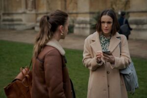 Elizabeth Henstridge Instagram - …uh oh whaaaat is on that phone 👀 

new episode of #suspicion tomorrow on @appletvplus ❤️‍🔥