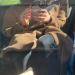 Elizabeth Henstridge Instagram - what’s it rlly like? #bts 🥶😂 #suspicion