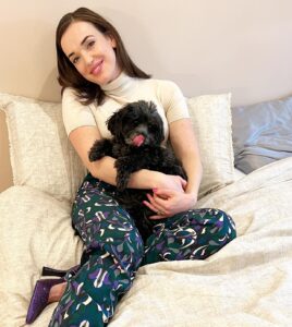 Elizabeth Henstridge Instagram - sneaky press morning at home - not mad at it 👑🐶 #suspicion @appletvplus