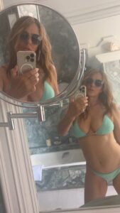 Elizabeth Hurley Instagram - Back in a bikini ❤️