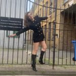 Elizabeth Hurley Instagram - London Town ❤️