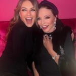Elizabeth Hurley Instagram - Having fun with @joancollinsdbe who came to stay with us in the country before treating us all to her fab-u-lous show to promote her brilliant new memoir Behind the Shoulder Pads 🩷❤️🩷❤️🩷❤️