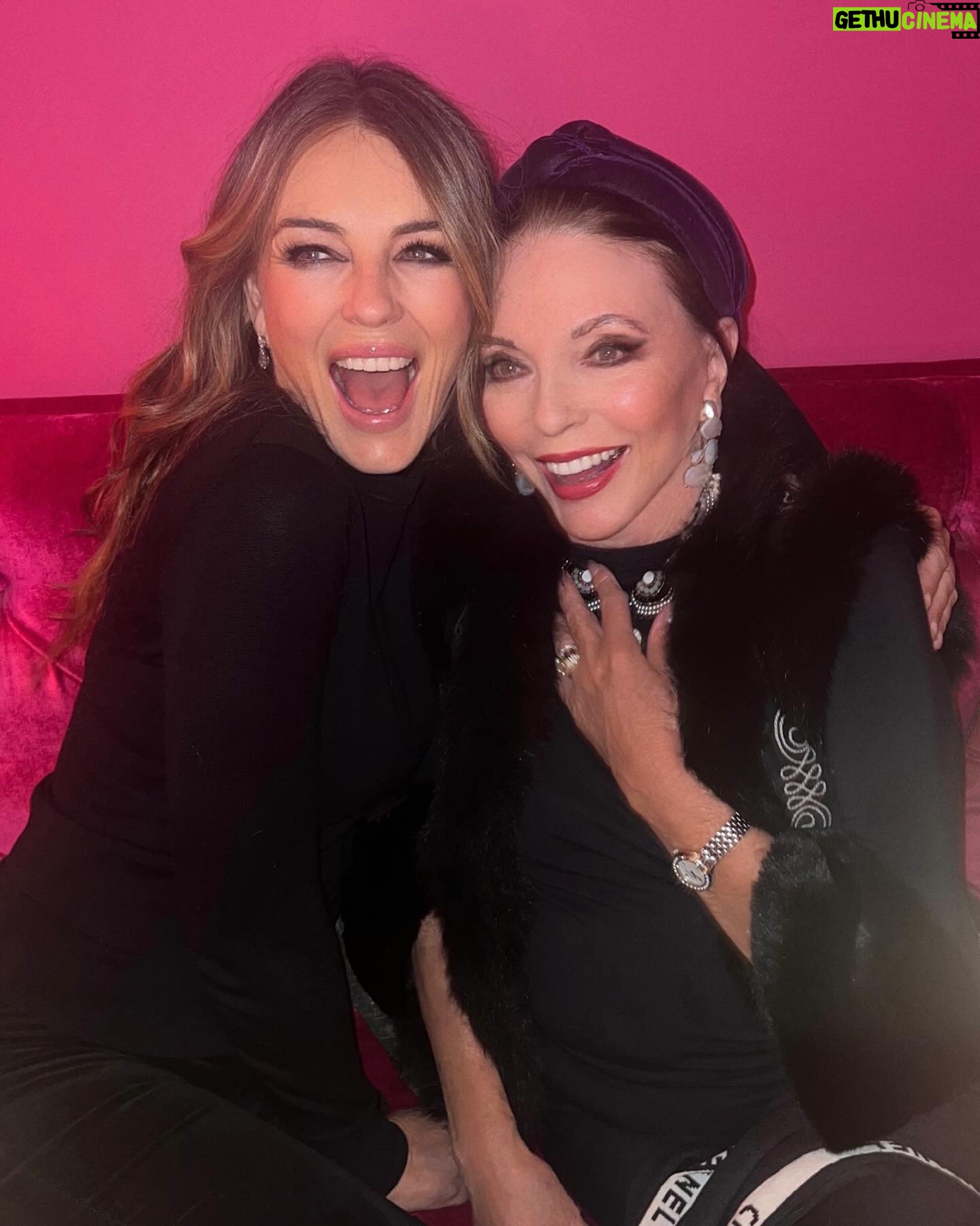 Elizabeth Hurley Instagram - Having fun with @joancollinsdbe who came to stay with us in the country before treating us all to her fab-u-lous show to promote her brilliant new memoir Behind the Shoulder Pads 🩷❤️🩷❤️🩷❤️