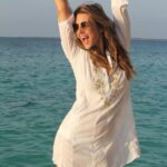 Elizabeth Hurley Instagram – Yeehaaa. My favourite Gold Leaf shirt is back in stock. Link in bio 💗