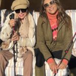Elizabeth Hurley Instagram - Having fun with @joancollinsdbe who came to stay with us in the country before treating us all to her fab-u-lous show to promote her brilliant new memoir Behind the Shoulder Pads 🩷❤️🩷❤️🩷❤️