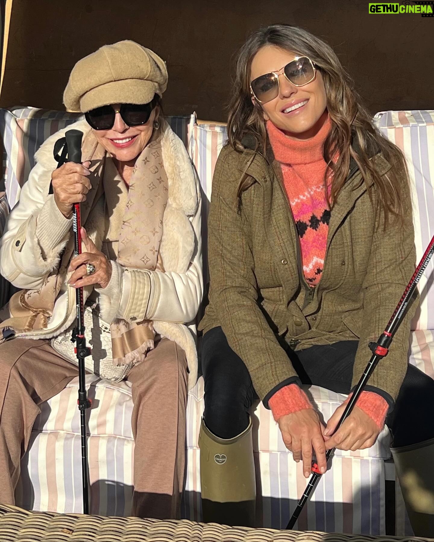 Elizabeth Hurley Instagram - Having fun with @joancollinsdbe who came to stay with us in the country before treating us all to her fab-u-lous show to promote her brilliant new memoir Behind the Shoulder Pads 🩷❤️🩷❤️🩷❤️
