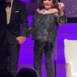 Elizabeth Hurley Instagram - Having fun with @joancollinsdbe who came to stay with us in the country before treating us all to her fab-u-lous show to promote her brilliant new memoir Behind the Shoulder Pads 🩷❤️🩷❤️🩷❤️