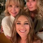 Elizabeth Hurley Instagram - #girlsnight @estellemanor 💗💗