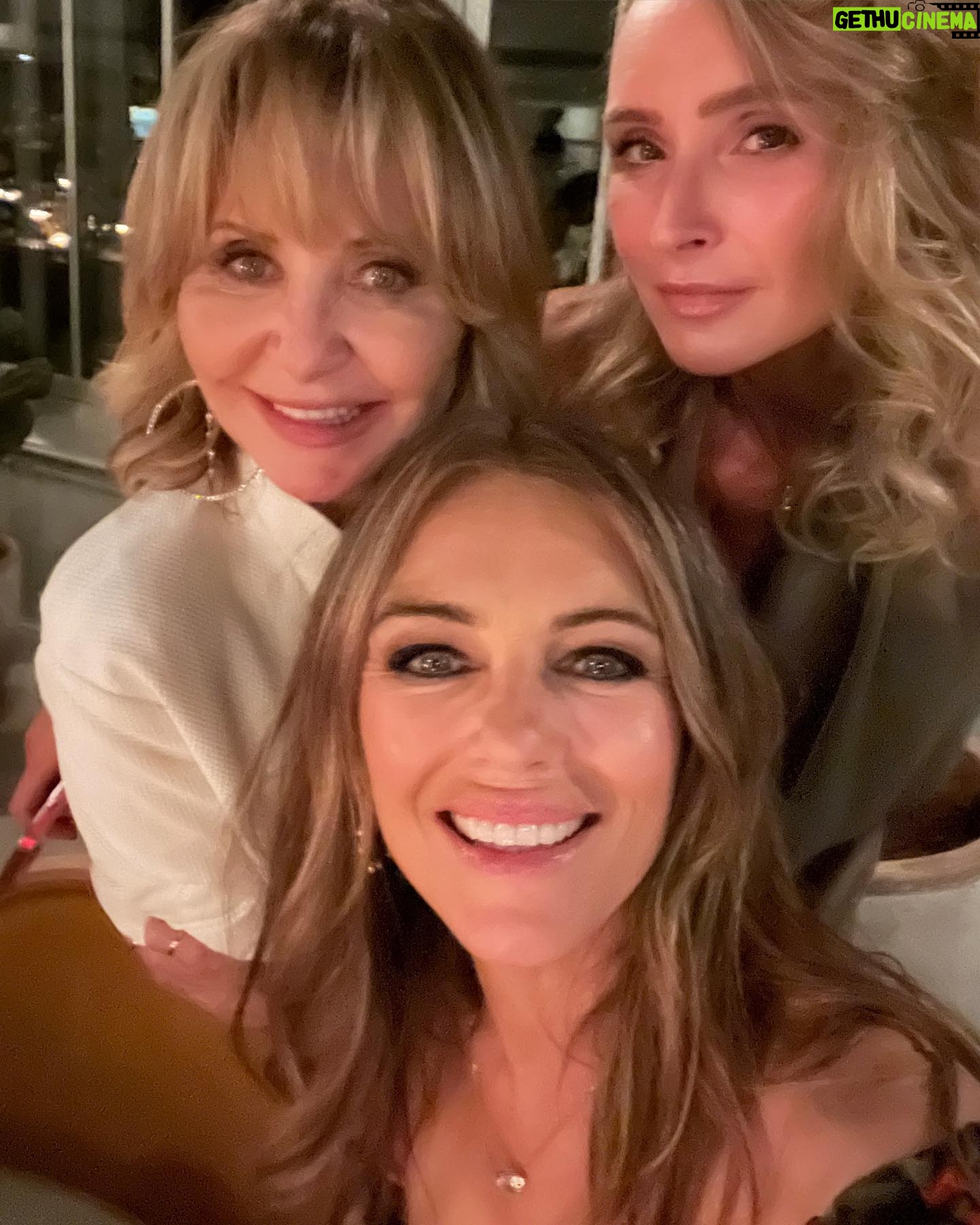 Elizabeth Hurley Instagram - #girlsnight @estellemanor 💗💗