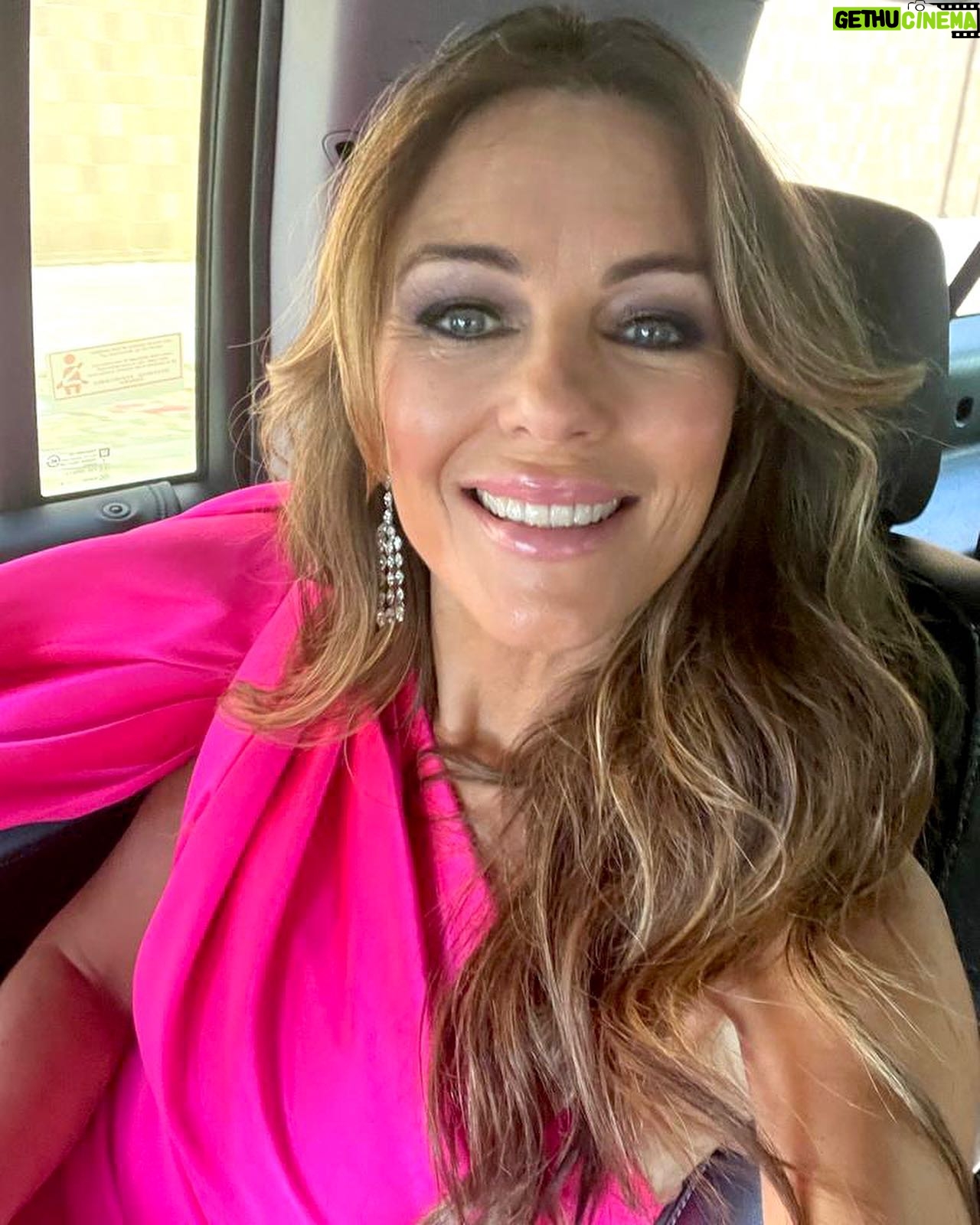 Elizabeth Hurley Instagram - What a night! $10.3 million raised for life saving breast cancer research. Research is the only way we will help end breast cancer, and it is why I was honoured to once again host the @bcrfcure #HotPinkParty in NYC and so proud to be the Global Ambassador of @esteelaudercompanies Breast Cancer Campaign. Itβs #TimeToEndBreastCancer #ELCambassador Photo credit: Getty Images ππππ