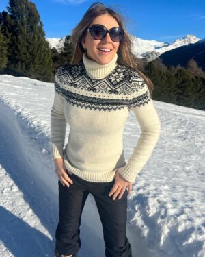 Elizabeth Hurley Instagram - On Top of the World #stmoritz Loving 2024 ❤️