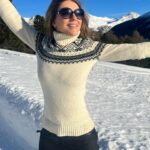Elizabeth Hurley Instagram - On Top of the World #stmoritz Loving 2024 ❤️
