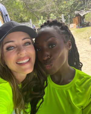 Elizabeth Hurley Instagram - Behind the scenes shooting Christmas in Paradise with @mrkelseygrammer @billyraycyrus @victoriaekanoye @msrmedia @lionsgate ❤️ watch it on @skytv @amazonprime @appletv 🎄🎄🎄