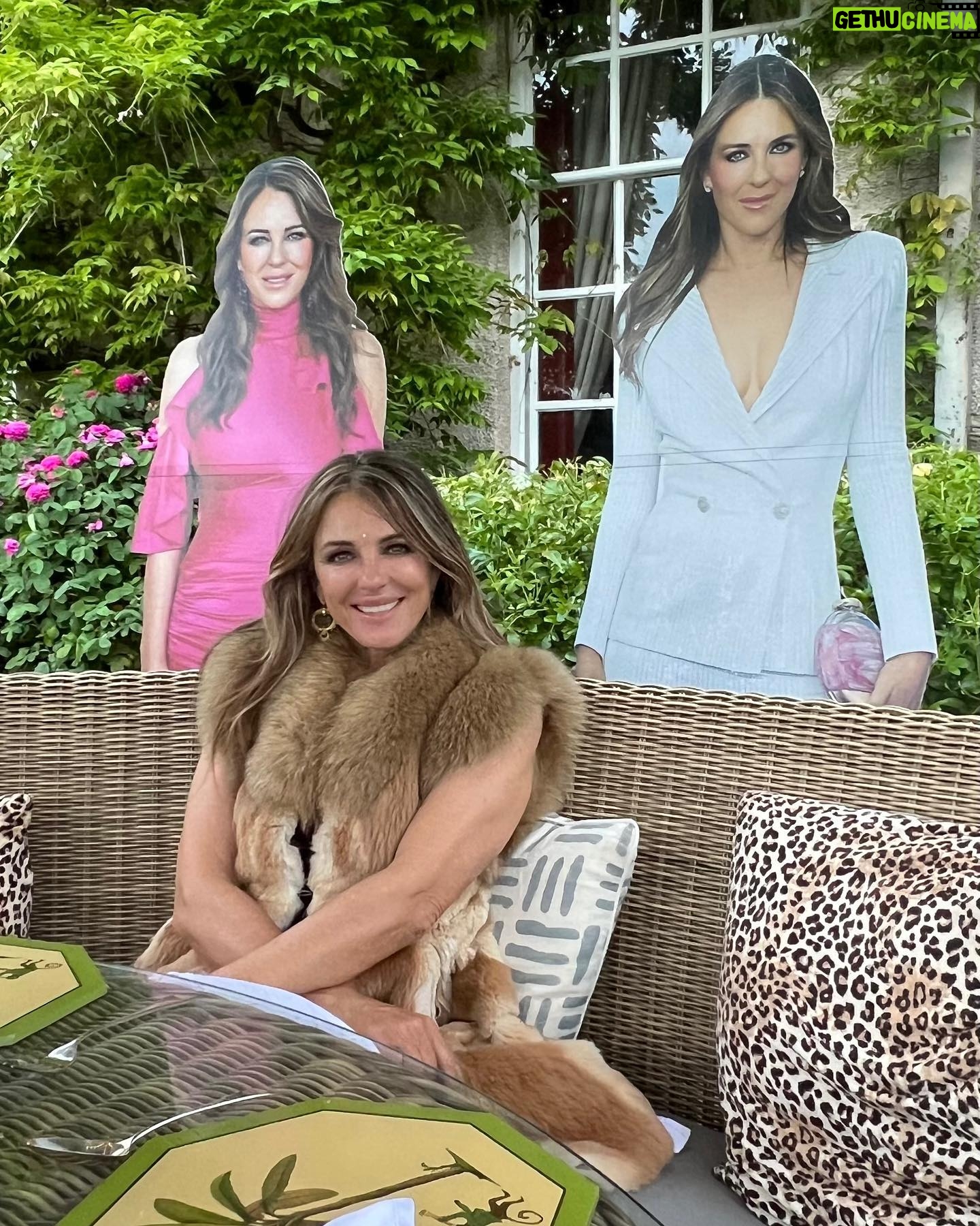 Elizabeth Hurley Instagram - Family, friends & doggies- perfect weekend 💗