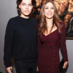 Elizabeth Hurley Instagram - Two treats in one night- viewing @mariotestino ‘s new exhibition at @hamiltonsgallery and then birthday dins for my brother at @harrodsdininghall 💃🏻💃🏻💃🏻💃🏻
