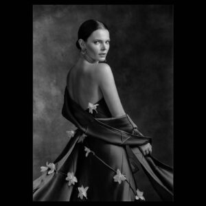 Elizaveta Boyarskaya Instagram - Немного нарциссизма в цветной и черно-белой вариациях 🌼Narcissus🌼. 📸Photo @aksentievaa 💍Jewelry @tousjewelry 🎨MakeUp @olyapetrova_beautystudio. 💃🏻Style @tatyanakochnova_official @sharm.nelly