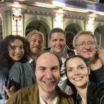 Elizaveta Boyarskaya Instagram - Банда моя любимая! Завершились гастроли спектакля «Братья Карамазовы». Спасибо Омск! Спасибо чудесным , чутким зрителям! И конечно же, спасибо @goldenmaskfest. #омск #братьякарамазовы #золотаямаска #достоевский #банда #мдт