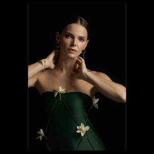 Elizaveta Boyarskaya Instagram - Немного нарциссизма в цветной и черно-белой вариациях 🌼Narcissus🌼. 📸Photo @aksentievaa 💍Jewelry @tousjewelry 🎨MakeUp @olyapetrova_beautystudio. 💃🏻Style @tatyanakochnova_official @sharm.nelly