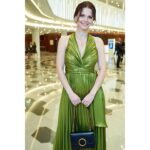 Elizaveta Boyarskaya Instagram – Счастливые лица, радостные восклицания, слова благодарности и супер-концентрат талантливых людей на один квадратный метр. Главный театральный  фестиваль «Золотая Маска» @goldenmaskfest вчера выбрал своих победителей. Спасибо за великолепный вечер, за доверие, -вручить главные призы и вообще за все возможности , которые вы дарите театрам и зрителям. Всех лауреатов с заслуженной победой! Ура Театру, Ура @goldenmaskfest .  P.S: Спасибо дорогиe: @tousjewelry @djiga (style) ,  @vz_stylist ( make up) #золотаямаска #фестивальзолотаямаска #театр #tousrussia #tousjewelry #touslovers