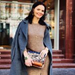Elizaveta Boyarskaya Instagram - Локдаун в разгаре. Но нашего брата он не коснулся, театры открыты, публика, соблюдая все меры безопасности, приходит, репетиции свершаются, съёмки полным ходом, так что последний месяц осени очень даже активный. Тем кто сидит дома желаю не грустить, наслаждаться чтением книг, просмотром фильмов, прогулками на свежем воздухе и он-лайн шоппингом, который сейчас удобен, как никогда @tousjewelry #tousrussia #touslovers #tousjewelry