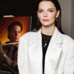 Elizaveta Boyarskaya Instagram - Вчера в Санкт-Петербурге, в кинотеатре киностудии Ленфильм прошла премьера сериала «Седьмая симфония». Были показаны первые три серии. Целиком сериал выйдет уже совсем скоро на телеканале @tvrussia Это история о том, как 9 августа 1942го года, вопреки всем возможным обстоятельствам, в осаждённом городе, в Ленинградской Филармонии - оркестр Радиокомитета под руководством Карла Ильича Элиасберга исполнил Седьмую Симфонию Дмитрия Шостаковича. О музыкантах , о судьбах , о подвиге, о городе и конечно о музыке. “Музыка сильнее смерти” ,- говорил Карл Ильич Элиасберг. Я смею предполагать , что у нас получилась очень честная, глубокая, простая , не заискивающая перед зрителем история, лишенная всякого пафоса, на который очень легко скатиться, говоря о таких сложнейших темах. Очень хочется, чтобы этот сериал посмотрели многие, и потом пересматривали… Мне кажется, что у авторов сценария, у нашего потрясающего режиссёра Александра Котта @akottttt , восхитительного оператора Петра Духовского и у всей команды получилось рассказать про что-то гораздо большее, чем про одну из страшных и великих страниц истории ВОВ. Спасибо большое всей съёмочной группе, продюсерам, всем моим фантастическим партнерам и нашим чудесным музыкантам. Спасибо @tousjewelry за помощь в сборах на премьеру и девочкам-волшебницам @olgapetrova @kristina_selyakova_hair @sharm.nelly @karina_gavrilova #седьмаясимфония #премьера #шостакович #каналроссия #tousrussia #touslovers #tousjewelry