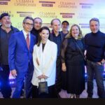 Elizaveta Boyarskaya Instagram - Вчера в Санкт-Петербурге, в кинотеатре киностудии Ленфильм прошла премьера сериала «Седьмая симфония». Были показаны первые три серии. Целиком сериал выйдет уже совсем скоро на телеканале @tvrussia Это история о том, как 9 августа 1942го года, вопреки всем возможным обстоятельствам, в осаждённом городе, в Ленинградской Филармонии - оркестр Радиокомитета под руководством Карла Ильича Элиасберга исполнил Седьмую Симфонию Дмитрия Шостаковича. О музыкантах , о судьбах , о подвиге, о городе и конечно о музыке. “Музыка сильнее смерти” ,- говорил Карл Ильич Элиасберг. Я смею предполагать , что у нас получилась очень честная, глубокая, простая , не заискивающая перед зрителем история, лишенная всякого пафоса, на который очень легко скатиться, говоря о таких сложнейших темах. Очень хочется, чтобы этот сериал посмотрели многие, и потом пересматривали… Мне кажется, что у авторов сценария, у нашего потрясающего режиссёра Александра Котта @akottttt , восхитительного оператора Петра Духовского и у всей команды получилось рассказать про что-то гораздо большее, чем про одну из страшных и великих страниц истории ВОВ. Спасибо большое всей съёмочной группе, продюсерам, всем моим фантастическим партнерам и нашим чудесным музыкантам. Спасибо @tousjewelry за помощь в сборах на премьеру и девочкам-волшебницам @olgapetrova @kristina_selyakova_hair @sharm.nelly @karina_gavrilova #седьмаясимфония #премьера #шостакович #каналроссия #tousrussia #touslovers #tousjewelry