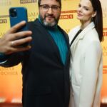 Elizaveta Boyarskaya Instagram - Вчера в Санкт-Петербурге, в кинотеатре киностудии Ленфильм прошла премьера сериала «Седьмая симфония». Были показаны первые три серии. Целиком сериал выйдет уже совсем скоро на телеканале @tvrussia Это история о том, как 9 августа 1942го года, вопреки всем возможным обстоятельствам, в осаждённом городе, в Ленинградской Филармонии - оркестр Радиокомитета под руководством Карла Ильича Элиасберга исполнил Седьмую Симфонию Дмитрия Шостаковича. О музыкантах , о судьбах , о подвиге, о городе и конечно о музыке. “Музыка сильнее смерти” ,- говорил Карл Ильич Элиасберг. Я смею предполагать , что у нас получилась очень честная, глубокая, простая , не заискивающая перед зрителем история, лишенная всякого пафоса, на который очень легко скатиться, говоря о таких сложнейших темах. Очень хочется, чтобы этот сериал посмотрели многие, и потом пересматривали… Мне кажется, что у авторов сценария, у нашего потрясающего режиссёра Александра Котта @akottttt , восхитительного оператора Петра Духовского и у всей команды получилось рассказать про что-то гораздо большее, чем про одну из страшных и великих страниц истории ВОВ. Спасибо большое всей съёмочной группе, продюсерам, всем моим фантастическим партнерам и нашим чудесным музыкантам. Спасибо @tousjewelry за помощь в сборах на премьеру и девочкам-волшебницам @olgapetrova @kristina_selyakova_hair @sharm.nelly @karina_gavrilova #седьмаясимфония #премьера #шостакович #каналроссия #tousrussia #touslovers #tousjewelry