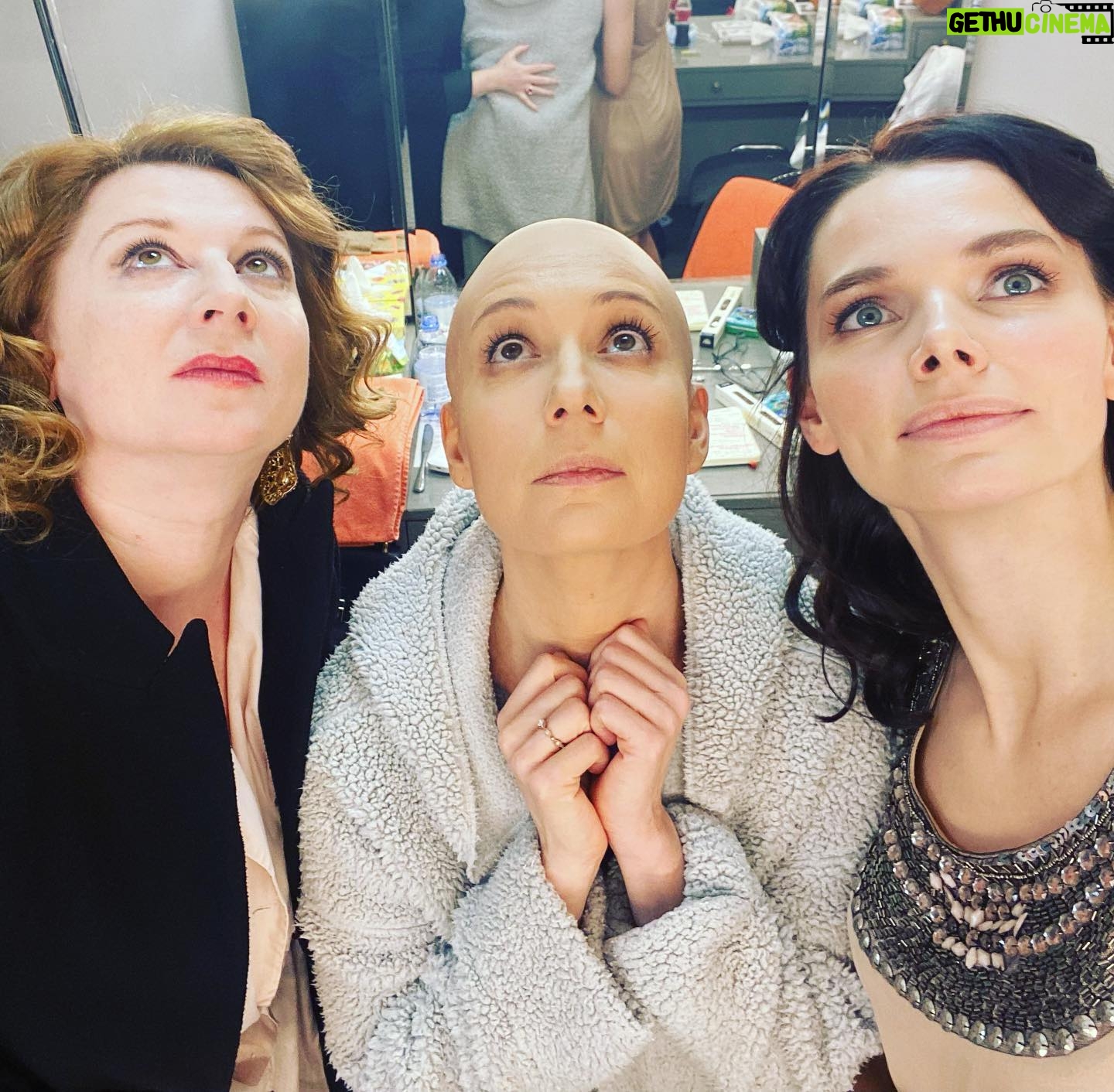 Elizaveta Boyarskaya Instagram - Отыграли “Иванова» в @theatreofnations . Ждём сегодня возвращения Юлии и Клима!!! @juliaperesild @klim_shipenko 🧑🏻🚀🧑🏻🚀🌍⭐️🚀