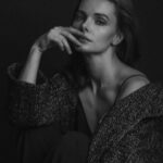 Elizaveta Boyarskaya Instagram - Сегодня день моего рождения!🎉🎉🎉 Верю в добро и любовь! Ценю дружбу и порядочность! Презираю жестокость и насилие! Хочу ,чтобы люди жили в мире и согласии! Чтобы детей не бросали и боготворили, стариков не обманывали и уважали, животных не мучали и защищали, природу берегли и сохраняли! Люблю помогать , смеяться и обниматься. Люблю семью, друзей и свою профессию! Желаю всем и каждому только добра и радости! 🙏🏻❤️ Если вдруг кто-то захочет меня поздравить , мне будет очень приятно , если вы зайдете на страницу или сайт прекрасного фонда ДАРИ ЕДУ @dariedu . Там вы сможете оплатить продуктовый набор людям, которые в этом очень нуждается или оставить адресную помощь! Спасибо вам большое! 😊😊😊❤️❤️❤️ Photo by: @valentin_blokh 🤍
