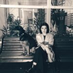 Elizaveta Ivantsiv Instagram – Если у тебя есть собака, но ты не показываешь фотографии собаки любому собеседнику через две минуты разговора — у тебя нет собаки)

Собака — это скучать по собаке каждую минутку, когда вы не вместе. Собака — это не пойти на вечеринку, потому что: «Ну, как он там один». Собака — это знать, в какие кафе можно с собакой. Собака — это находить во всех карманах твоей одежды пакетик для собакиных какашек (даже в микроскопической нарядной сумке) 
Собака — это любовь и легкая антисанитария. Собака — это точно прививка от брезгливости😂
