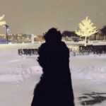 Elizaveta Ivantsiv Instagram - Бывают такие счастливые, почти сказочные мгновения , когда крупными хлопьями летит снег, хочется улыбаться каждому прохожему, и время будто замирает — так хорошо. Захотелось оставить это напоминанием для нас с вами: все обязательно будет хорошо❤️