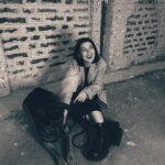 Elizaveta Ivantsiv Instagram – Если у тебя есть собака, но ты не показываешь фотографии собаки любому собеседнику через две минуты разговора — у тебя нет собаки)

Собака — это скучать по собаке каждую минутку, когда вы не вместе. Собака — это не пойти на вечеринку, потому что: «Ну, как он там один». Собака — это знать, в какие кафе можно с собакой. Собака — это находить во всех карманах твоей одежды пакетик для собакиных какашек (даже в микроскопической нарядной сумке) 
Собака — это любовь и легкая антисанитария. Собака — это точно прививка от брезгливости😂