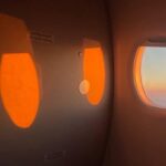 Elizaveta Ivantsiv Instagram - Что-то на вайбовом, еле уловимом. Настроение зависит от такого огромного количества нюансов. Уметь их отслеживать, а еще и корректировать, это целая наука, пожалуй. Скажу слово, которое сейчас очень часто и достаточно пошло говорят, но это та самая осознанность. Не в том смысле, что ты вдруг задышала всем, что еще вчера для дыхания не предназначалось, а в самом его основном смысле. Ты замечаешь. Обращаешь внимание. Ловишь причинно-следственную. И деликаааааааатно, нееееееежно перемещаешь фокус внимания на то, что тебя созидает и восстанавливает, а не разрушает. Чтобы было красиво внутри, неплохо бы обеспечить себе красиво снаружи. У каждого своя красота, так что только вам известно, что вы хотите видеть, открывая глаза: любимую голубую вазочку, винтажную лампу с блошки, рисунок, или даже коллаж из любимых картинок, цветок в углу (живи, любимый, живииииии) или пушистую жёпь кота. Но то, что вам красиво, не должно быть только в музее. Пусть оно будет рядышком. Это не панацея от всех бед, но приятный пластырек на грусть❤️