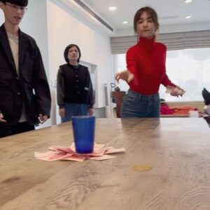 Ella Chen Jia Hua Instagram - 來跟大家拜年囉 🧨新年快樂🧨
#趕場的過年
#飛機高鐵摩托車通通用上
#長袖背心冬天夏天通通穿上
#肚子快爆炸
#旺啊發啊 
#解接的過年還在繼續