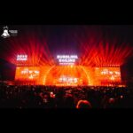 Ella Chen Jia Hua Instagram - . 天津 大家超有活力 棒棒的 💙 謝謝你們用心製作了好多橘色的風車 還有燈牌，旗子，亮燈，解接都看到了 好美好美 下一站 深圳見啦～ #泡泡島音樂與藝術節 #bubblingboilingfestival #ph5official @ph5official