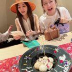 Ella Chen Jia Hua Instagram - 謝謝大家的生日祝福 今年切了好多次蛋糕 被你們滿滿的愛包圍 是多麼的幸福與美好 今天要繼續乘風錄製 跟各位姐姐們一起過啦 感謝我永遠的好姐妹 知道我今天要工作 特地提早幫我慶生 還有風沙星辰 永遠相伴的你們 從機場 到酒店 再到機場 再到酒店出發宿舍 各種的創意慶生儀式 謝謝你們無比的貼心 祝願大家 健康平安 開心的活著 Love you all ❤️ PS: 影片開聲音，聽我老婆爽朗的笑聲😆