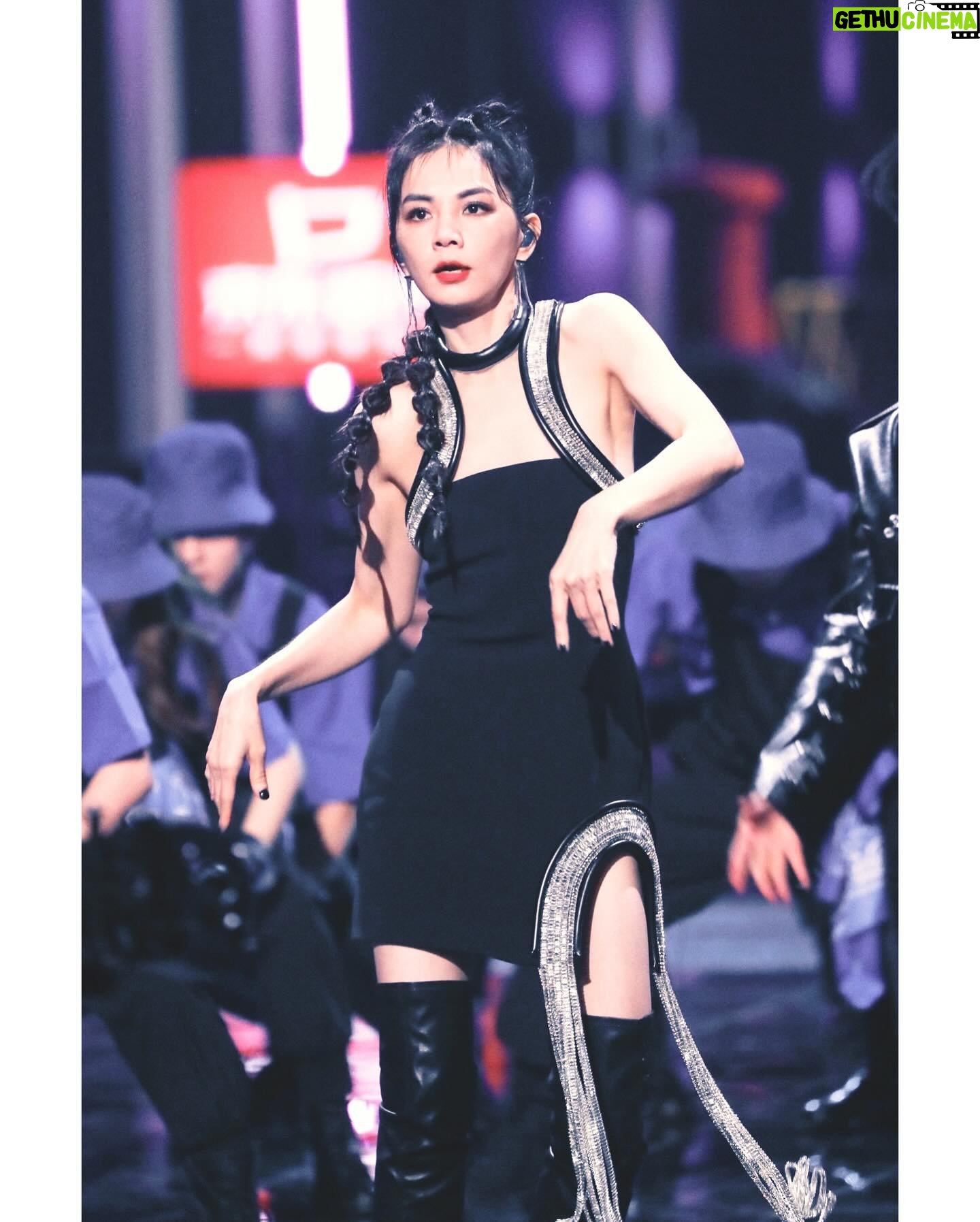 Ella Chen Jia Hua Instagram - 跨年🖤 2023.12.31