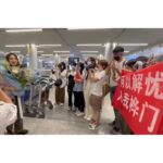 Ella Chen Jia Hua Instagram - 謝謝大家的生日祝福 今年切了好多次蛋糕 被你們滿滿的愛包圍 是多麼的幸福與美好 今天要繼續乘風錄製 跟各位姐姐們一起過啦 感謝我永遠的好姐妹 知道我今天要工作 特地提早幫我慶生 還有風沙星辰 永遠相伴的你們 從機場 到酒店 再到機場 再到酒店出發宿舍 各種的創意慶生儀式 謝謝你們無比的貼心 祝願大家 健康平安 開心的活著 Love you all ❤️ PS: 影片開聲音，聽我老婆爽朗的笑聲😆