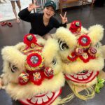 Ella Chen Jia Hua Instagram - 來跟大家拜年囉 🧨新年快樂🧨 #趕場的過年 #飛機高鐵摩托車通通用上 #長袖背心冬天夏天通通穿上 #肚子快爆炸 #旺啊發啊 #解接的過年還在繼續