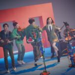 Ella Chen Jia Hua Instagram – 相隔12年
再次跟蘇打綠一起復刻〈你被寫在我的歌裡〉
彷彿被拉進時光隧道
有種熟悉又奇妙的感覺

不管多久
總有那位重要的人
被藏在屬於你我的歌裡

🔗MV連結在限動

#你被寫在我的歌裡蘇打綠版

@sodagreen_aka_oaeen  @claire_sodagreen @chunweishih @imkayliu @imqingfeng @afu_ho @agong_sodagreen