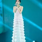 Ella Chen Jia Hua Instagram - 感謝QQ音樂對我的肯定 去年因為參加了乘風2023 有機會展示了不同型態的舞台表演 所以要非常感謝和我一起完成所有舞台的姊姊們 也感謝一路以來一直都很支持我的歌迷朋友們 謝謝你們 今年即將發行個人第二張全新專輯 BAD HABITS 其中一首「願望清單」已在去年底發行 希望大家 在心裡許下的願望 都有勇氣 勇敢的盡力去實現 讓願望不只是空想 愛你們❤️ @sandramansour