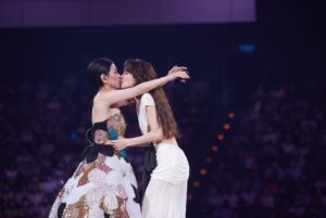 Ella Chen Jia Hua Instagram - 親愛的芳姐，謝謝你邀請我當你的演唱會嘉賓。
何其榮幸，能和你這麼一位優秀的前輩同台，更珍惜我們的緣份。妹妹我先乾了！愛你喔😘😘😘

#張清芳TimeLESS演唱會
#Loewe @LOEWE