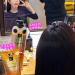 Ella Chen Jia Hua Instagram – △解接化妝間，大師們的竊竊私語🤫
「你們看她成天做造型，頭髮受得了嗎？」
「對呀(擔心)秋冬頭髮又更容易毛躁」
「看她老神在在，真的沒問題嗎？」
「我近看髮質，真柔順耶」
「哎呀！有大師級人物當沒問題」
「頭髮問題交給大師級人物 ELASTINE伊絲婷」
「(歡呼)哇，拍起照來都自帶光呢💫」

#胺基酸 #胜肽 #鑽石成分 #洗護潤一次完整呵護 
#大師系列 #髮的科學 #獨家毛鱗修護技術
#極效保濕X集中修護
@elastine_tw