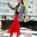 Ella Chen Jia Hua Instagram - GUCCI Party Time 今天要來點耶誕味，有聞到嗎？ #Gucci @gucci